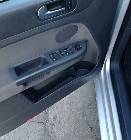 Серый Фольксваген Гольф Плюс, объемом двигателя 1.6 л и пробегом 233 тыс. км за 6199 $, фото 11 на Automoto.ua