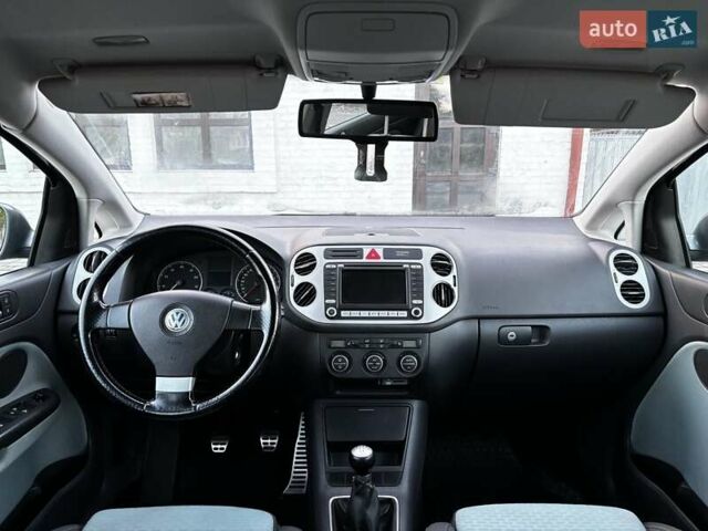 Серый Фольксваген Гольф Плюс, объемом двигателя 1.6 л и пробегом 223 тыс. км за 7499 $, фото 95 на Automoto.ua