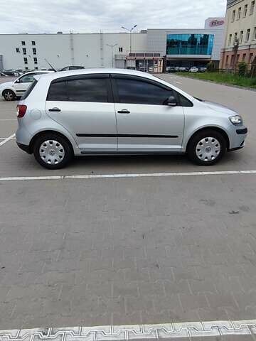 Серый Фольксваген Гольф Плюс, объемом двигателя 1.6 л и пробегом 240 тыс. км за 5999 $, фото 14 на Automoto.ua