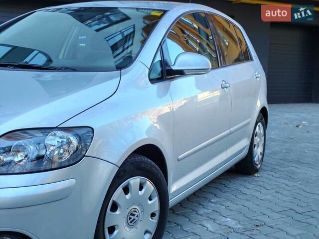 Серый Фольксваген Гольф Плюс, объемом двигателя 1.6 л и пробегом 181 тыс. км за 5599 $, фото 1 на Automoto.ua