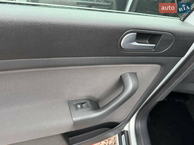 Серый Фольксваген Гольф Плюс, объемом двигателя 1.6 л и пробегом 220 тыс. км за 6190 $, фото 44 на Automoto.ua