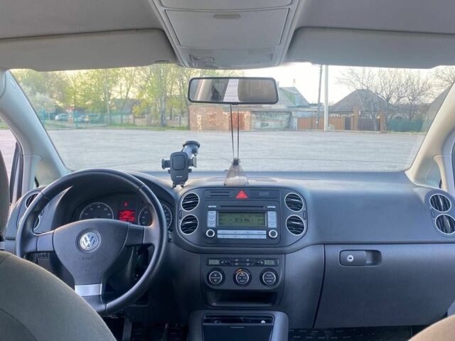 Серый Фольксваген Гольф Плюс, объемом двигателя 1.4 л и пробегом 186 тыс. км за 6300 $, фото 3 на Automoto.ua