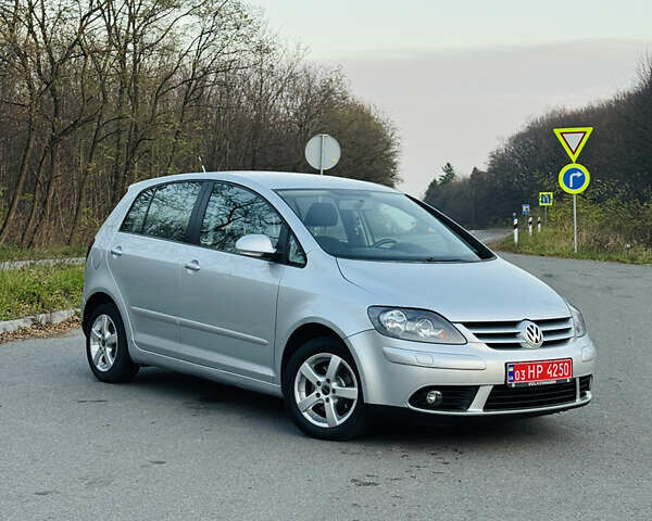 Серый Фольксваген Гольф Плюс, объемом двигателя 1.6 л и пробегом 180 тыс. км за 5699 $, фото 2 на Automoto.ua