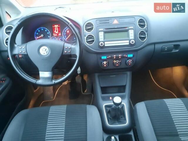 Серый Фольксваген Гольф Плюс, объемом двигателя 1.6 л и пробегом 112 тыс. км за 7300 $, фото 15 на Automoto.ua