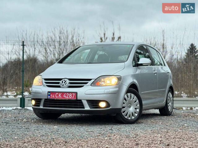 Серый Фольксваген Гольф Плюс, объемом двигателя 1.6 л и пробегом 220 тыс. км за 6190 $, фото 2 на Automoto.ua
