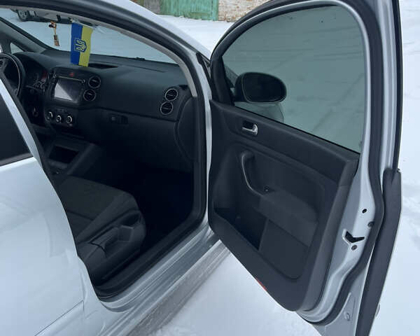 Сірий Фольксваген Golf Plus, об'ємом двигуна 1.6 л та пробігом 172 тис. км за 5700 $, фото 12 на Automoto.ua