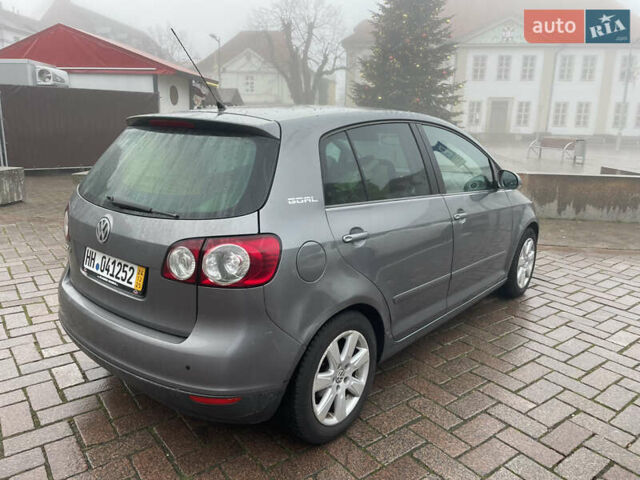 Серый Фольксваген Гольф Плюс, объемом двигателя 1.4 л и пробегом 201 тыс. км за 4600 $, фото 5 на Automoto.ua