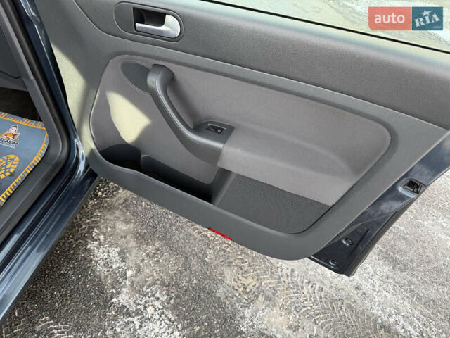 Сірий Фольксваген Golf Plus, об'ємом двигуна 1.6 л та пробігом 197 тис. км за 7999 $, фото 65 на Automoto.ua