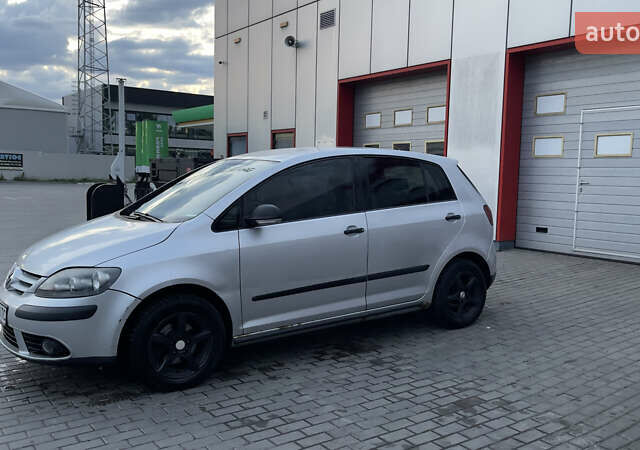 Серый Фольксваген Гольф Плюс, объемом двигателя 1.6 л и пробегом 203 тыс. км за 5700 $, фото 5 на Automoto.ua