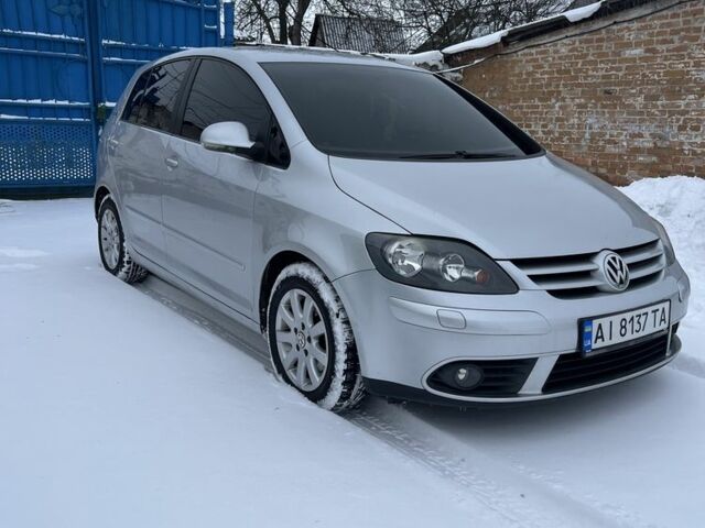 Серый Фольксваген Гольф Плюс, объемом двигателя 1.6 л и пробегом 172 тыс. км за 5700 $, фото 2 на Automoto.ua