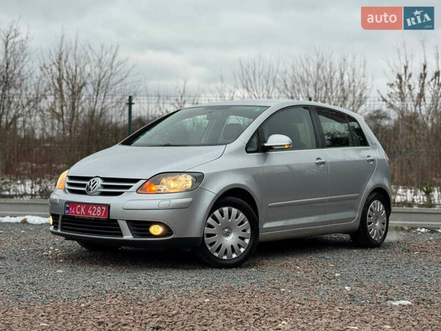 Серый Фольксваген Гольф Плюс, объемом двигателя 1.6 л и пробегом 220 тыс. км за 6190 $, фото 4 на Automoto.ua