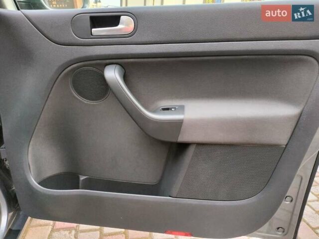 Серый Фольксваген Гольф Плюс, объемом двигателя 1.6 л и пробегом 106 тыс. км за 7300 $, фото 65 на Automoto.ua