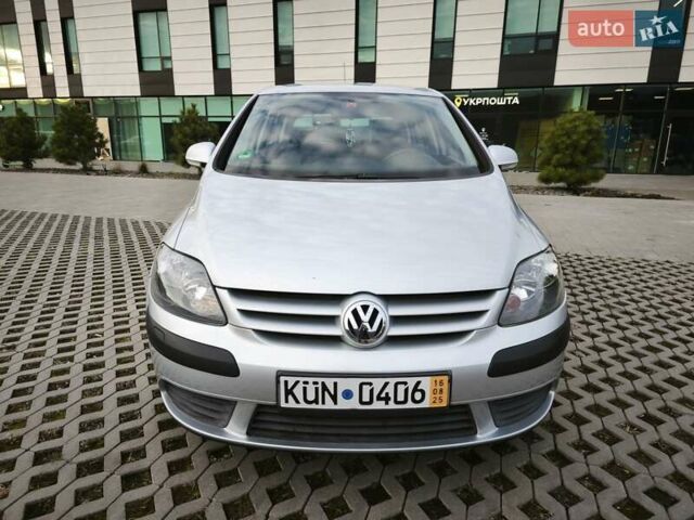 Серый Фольксваген Гольф Плюс, объемом двигателя 1.6 л и пробегом 163 тыс. км за 6900 $, фото 2 на Automoto.ua