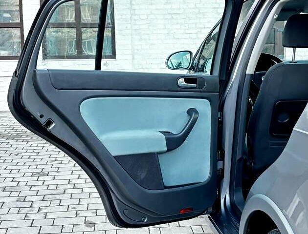 Серый Фольксваген Гольф Плюс, объемом двигателя 1.6 л и пробегом 223 тыс. км за 7499 $, фото 74 на Automoto.ua