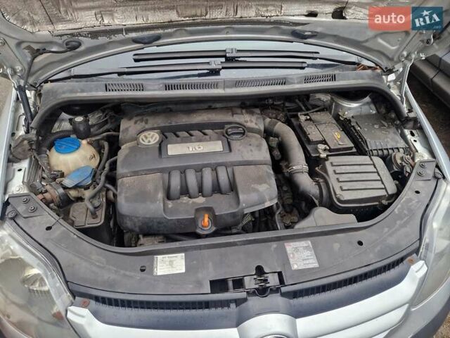 Серый Фольксваген Гольф Плюс, объемом двигателя 1.6 л и пробегом 280 тыс. км за 7200 $, фото 3 на Automoto.ua