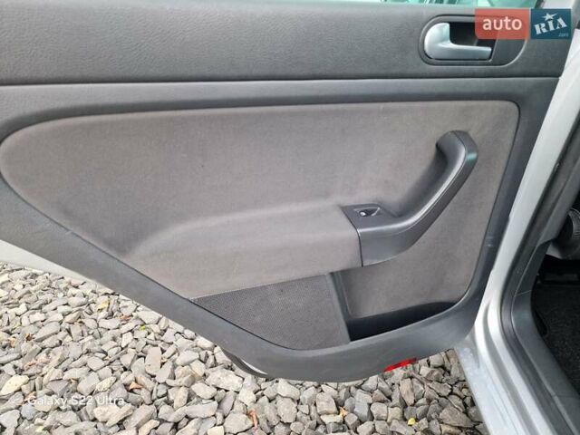 Фольксваген Гольф Плюс 2007 в Луцке на Automoto.ua Серый Фольксваген Гольф Плюс, объемом двигателя 1.6 л и пробегом 200 тыс. км за 5700 $, фото 41 на Automoto.ua