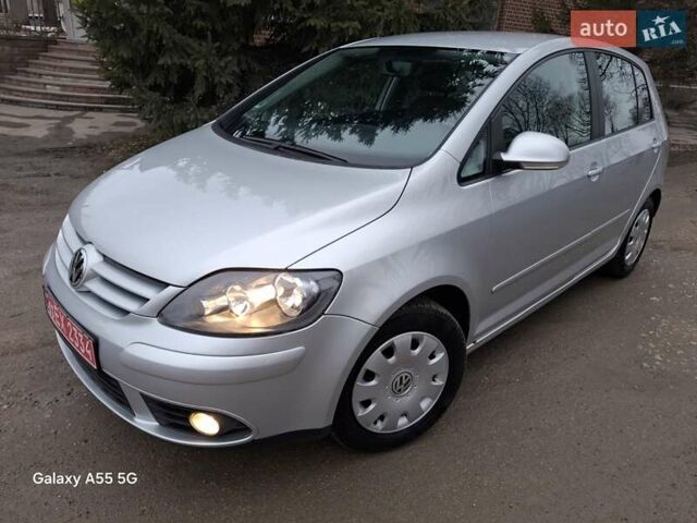 Серый Фольксваген Гольф Плюс, объемом двигателя 1.4 л и пробегом 222 тыс. км за 5850 $, фото 3 на Automoto.ua