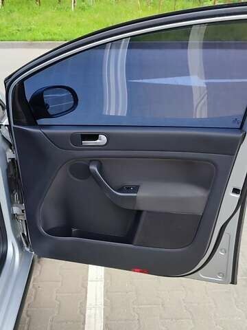 Серый Фольксваген Гольф Плюс, объемом двигателя 1.6 л и пробегом 240 тыс. км за 5999 $, фото 3 на Automoto.ua