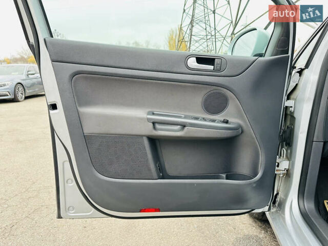 Серый Фольксваген Гольф Плюс, объемом двигателя 1.6 л и пробегом 183 тыс. км за 7200 $, фото 14 на Automoto.ua