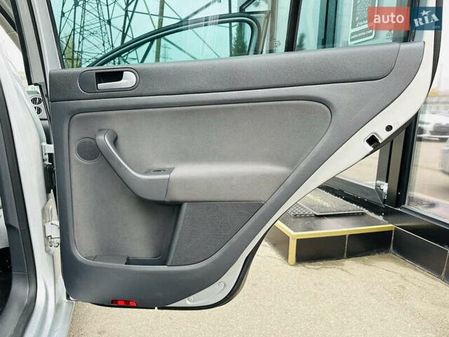 Серый Фольксваген Гольф Плюс, объемом двигателя 1.6 л и пробегом 183 тыс. км за 7200 $, фото 21 на Automoto.ua