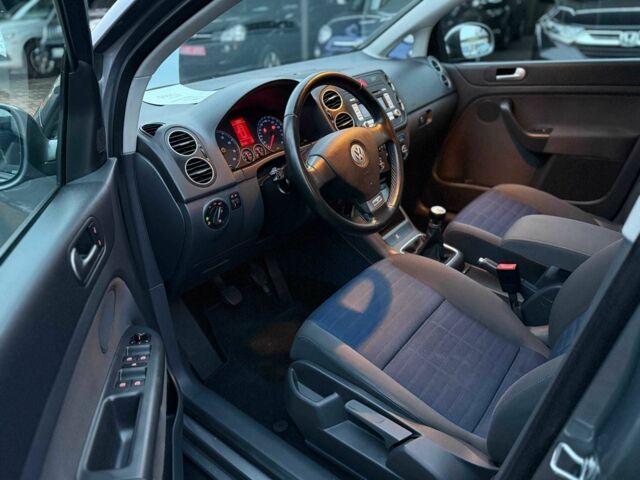 Серый Фольксваген Гольф Плюс, объемом двигателя 1.6 л и пробегом 227 тыс. км за 7300 $, фото 10 на Automoto.ua