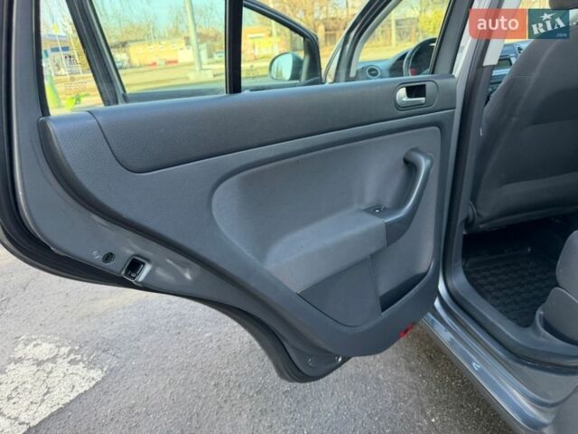 Сірий Фольксваген Golf Plus, об'ємом двигуна 1.6 л та пробігом 223 тис. км за 6499 $, фото 39 на Automoto.ua