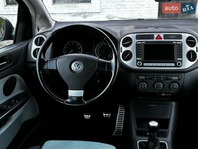 Серый Фольксваген Гольф Плюс, объемом двигателя 1.6 л и пробегом 223 тыс. км за 7499 $, фото 92 на Automoto.ua