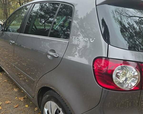 Фольксваген Гольф Плюс 2007 в Луцке на Automoto.ua Серый Фольксваген Гольф Плюс, объемом двигателя 1.6 л и пробегом 226 тыс. км за 6000 $, фото 4 на Automoto.ua