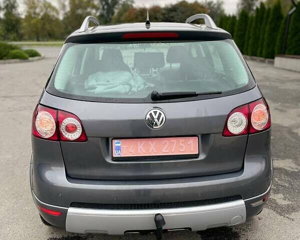 Серый Фольксваген Гольф Плюс, объемом двигателя 1.4 л и пробегом 160 тыс. км за 7700 $, фото 4 на Automoto.ua