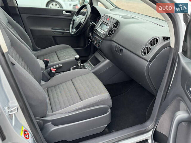 Серый Фольксваген Гольф Плюс, объемом двигателя 1.6 л и пробегом 220 тыс. км за 6190 $, фото 68 на Automoto.ua