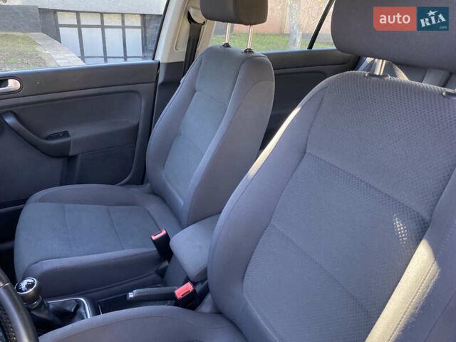 Серый Фольксваген Гольф Плюс, объемом двигателя 1.6 л и пробегом 202 тыс. км за 5800 $, фото 9 на Automoto.ua