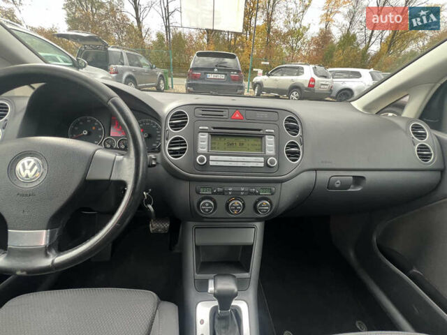 Серый Фольксваген Гольф Плюс, объемом двигателя 1.6 л и пробегом 220 тыс. км за 6599 $, фото 18 на Automoto.ua