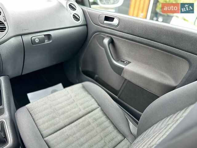 Серый Фольксваген Гольф Плюс, объемом двигателя 1.6 л и пробегом 220 тыс. км за 6190 $, фото 74 на Automoto.ua