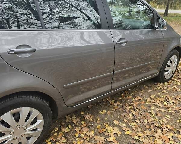 Фольксваген Гольф Плюс 2007 в Луцке на Automoto.ua Серый Фольксваген Гольф Плюс, объемом двигателя 1.6 л и пробегом 226 тыс. км за 6000 $, фото 13 на Automoto.ua