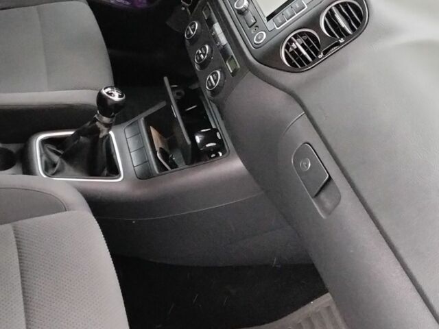 Серый Фольксваген Гольф Плюс, объемом двигателя 1.4 л и пробегом 217 тыс. км за 4300 $, фото 9 на Automoto.ua