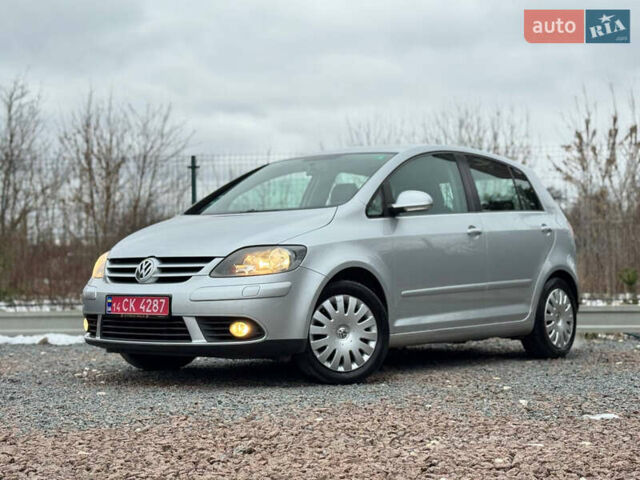 Серый Фольксваген Гольф Плюс, объемом двигателя 1.6 л и пробегом 220 тыс. км за 6190 $, фото 5 на Automoto.ua