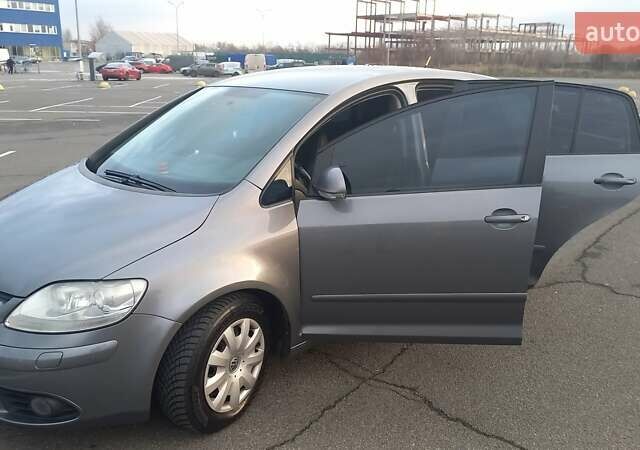 Серый Фольксваген Гольф Плюс, объемом двигателя 1.4 л и пробегом 255 тыс. км за 6500 $, фото 8 на Automoto.ua