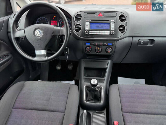 Серый Фольксваген Гольф Плюс, объемом двигателя 1.6 л и пробегом 220 тыс. км за 6190 $, фото 71 на Automoto.ua