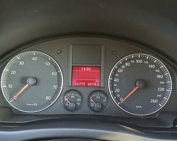 Серый Фольксваген Гольф Плюс, объемом двигателя 1.6 л и пробегом 206 тыс. км за 6300 $, фото 5 на Automoto.ua