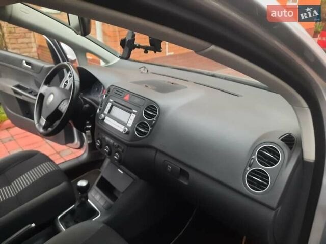 Серый Фольксваген Гольф Плюс, объемом двигателя 1.6 л и пробегом 112 тыс. км за 7300 $, фото 26 на Automoto.ua