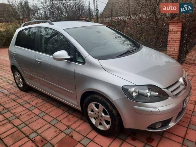 Серый Фольксваген Гольф Плюс, объемом двигателя 1.6 л и пробегом 112 тыс. км за 7300 $, фото 2 на Automoto.ua