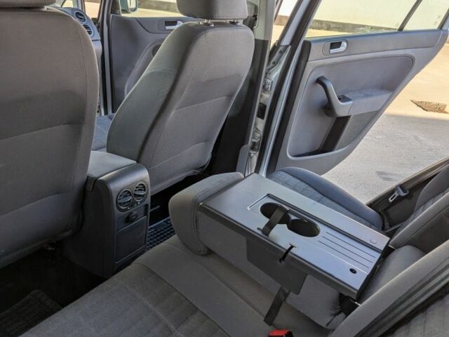 Серый Фольксваген Гольф Плюс, объемом двигателя 1.6 л и пробегом 181 тыс. км за 5550 $, фото 7 на Automoto.ua