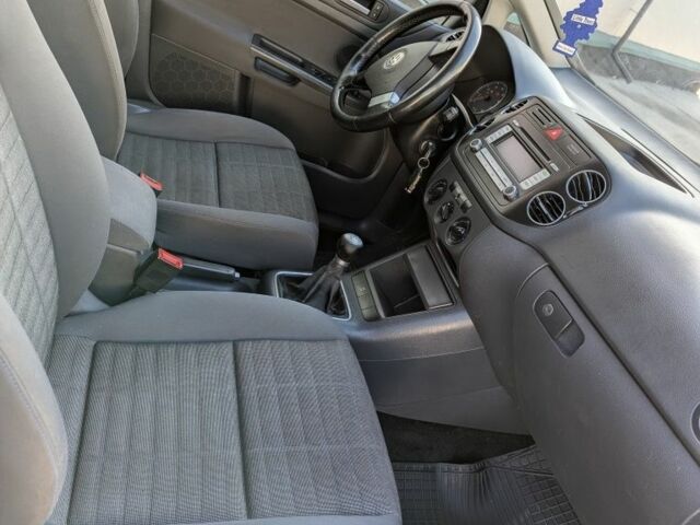 Серый Фольксваген Гольф Плюс, объемом двигателя 1.6 л и пробегом 181 тыс. км за 5550 $, фото 10 на Automoto.ua