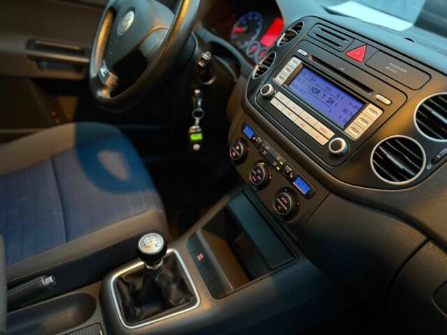 Серый Фольксваген Гольф Плюс, объемом двигателя 1.6 л и пробегом 227 тыс. км за 7300 $, фото 13 на Automoto.ua