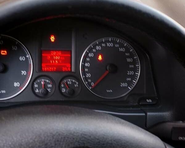 Серый Фольксваген Гольф Плюс, объемом двигателя 1.6 л и пробегом 181 тыс. км за 5599 $, фото 25 на Automoto.ua