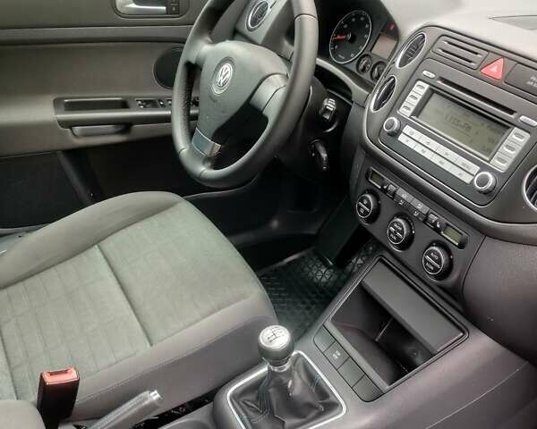 Серый Фольксваген Гольф Плюс, объемом двигателя 1.6 л и пробегом 182 тыс. км за 6800 $, фото 23 на Automoto.ua