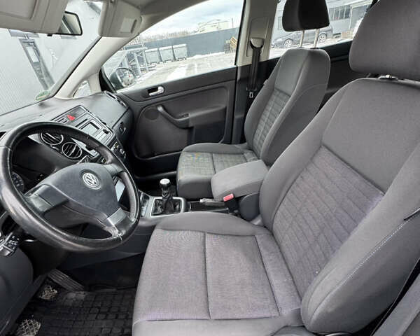 Серый Фольксваген Гольф Плюс, объемом двигателя 1.6 л и пробегом 192 тыс. км за 6200 $, фото 33 на Automoto.ua