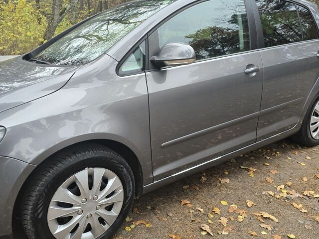 Серый Фольксваген Гольф Плюс, объемом двигателя 1 л и пробегом 226 тыс. км за 5950 $, фото 2 на Automoto.ua