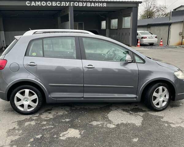 Серый Фольксваген Гольф Плюс, объемом двигателя 1.4 л и пробегом 160 тыс. км за 7700 $, фото 2 на Automoto.ua