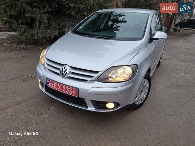 Серый Фольксваген Гольф Плюс, объемом двигателя 1.4 л и пробегом 222 тыс. км за 5850 $, фото 2 на Automoto.ua